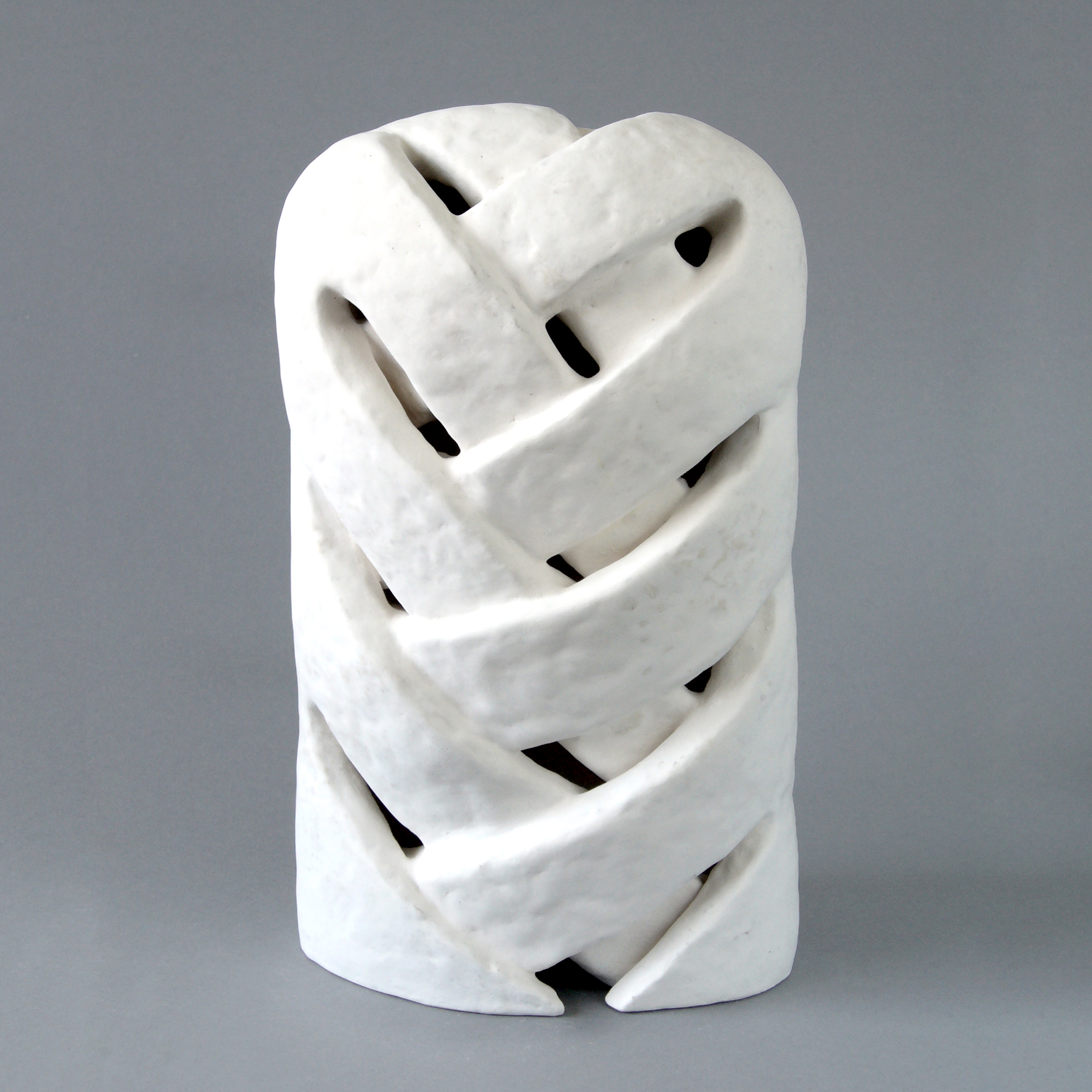 V.I.P., 2006, Ton, Engobe, 29x17x11 cm V.I.P., 2006, Ton, Engobe, 29x17x11 cm