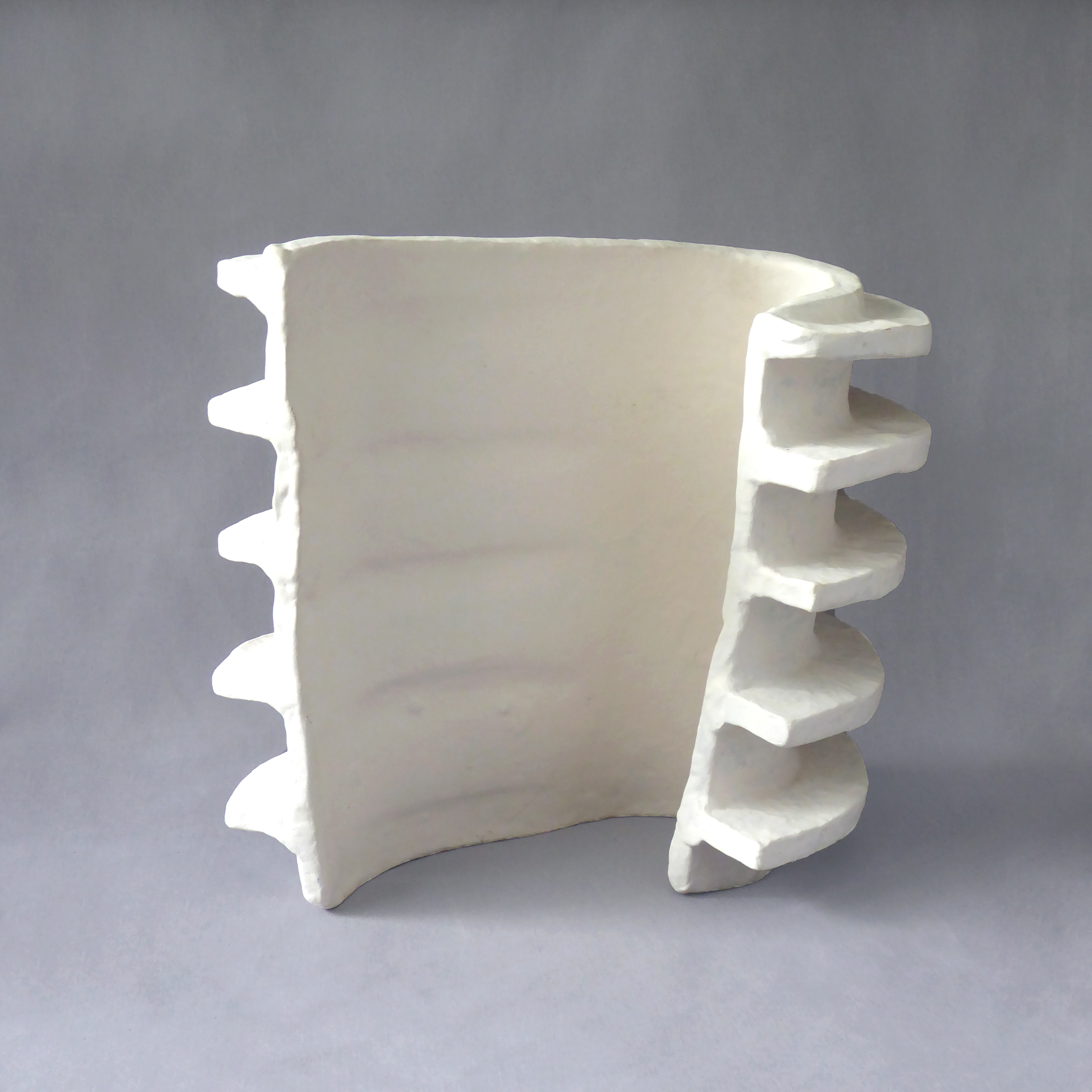 ohne Titel, 2012, Ton, Engobe, H31xB30xT18 cm ohne Titel, 2012, Ton, Engobe, H31xB30xT18 cm